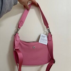 Lululemon NWT Adjustable Shoulder Bag 3L, Pink Tide